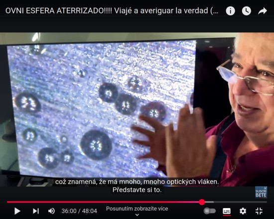 Optická vlákna v kouli Buga Optická vlákna v kouli Buga